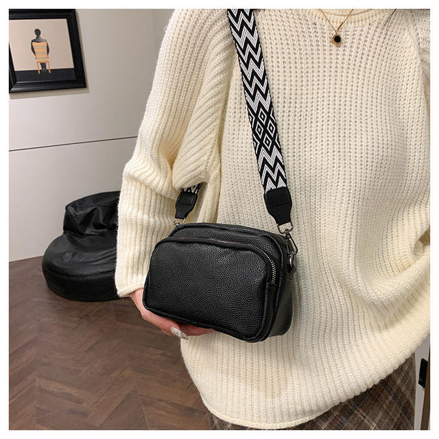 Cross-Border 2025 New Fashion Women's Bag, High-End Simple and Elegant Shoulder Crossbody Bag, Versatile Retro Small Square Bag detail 8