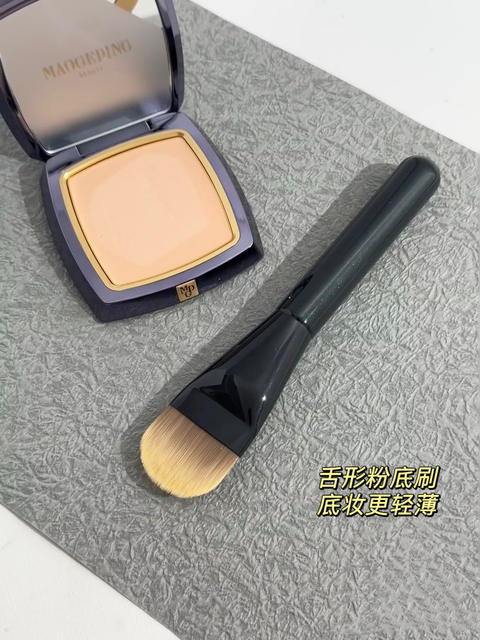 New A25 Flat Round Foundation Brush, Tongue-Shaped Makeup Artist's Seamless Liquid Foundation Brush, Not Easy to Eat Powder, Cangzhou Makeup Brush detail 5