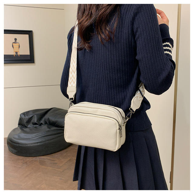 Cross-Border 2025 New Fashion Women's Bag, High-End Simple and Elegant Shoulder Crossbody Bag, Versatile Retro Small Square Bag detail 11