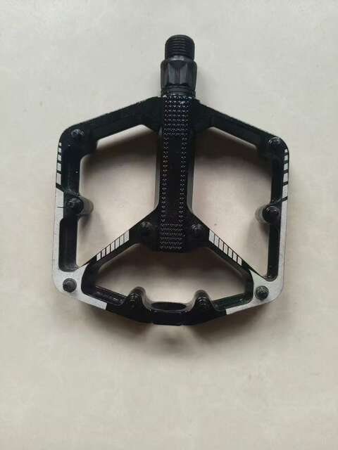 Du Bearing Bicycle Pedals with Three Bearings, Aluminum Alloy Non-Slip Widened Surface, Full Aluminum Pedal Board for Mountain Bikes detail 3