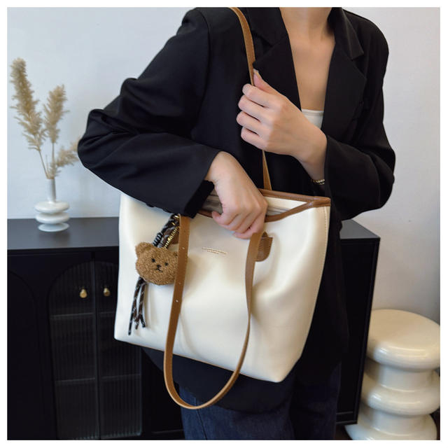 Cross-Border Retro Large-Capacity Bag for Women 2025 New Fashion Korean Niche Tote Bag Single Shoulder Armpit Bag Wholesale detail 7