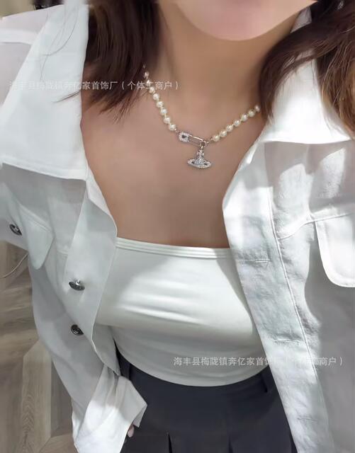 Queen Mother Saturn Necklace for Women Full Diamond Flat Paperclip Pearl Clavicle Chain Layered Versatile European and American Style detail 4