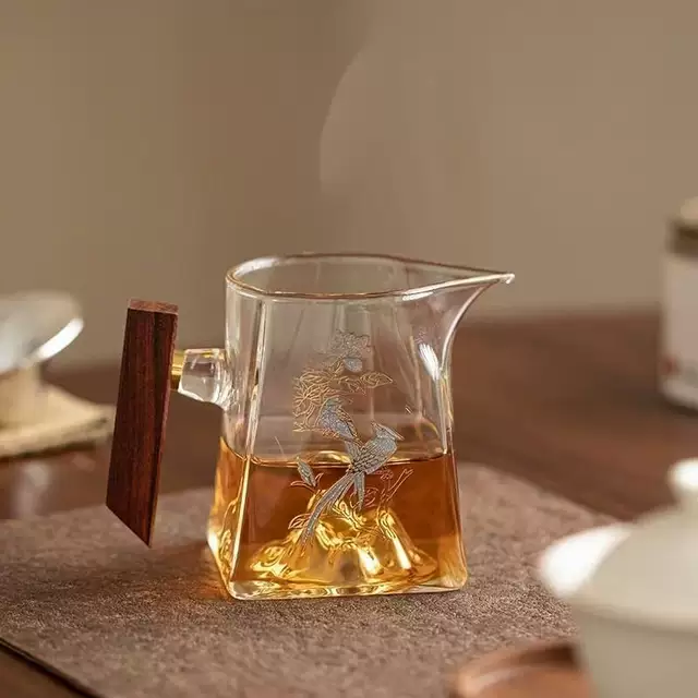 Glass Fair Cup Tea Divider High-End Heat-Resistant Side Handle Koi Tea Drain detail 3
