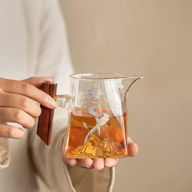 Glass Fair Cup Tea Divider High-End Heat-Resistant Side Handle Koi Tea Drain detail 2
